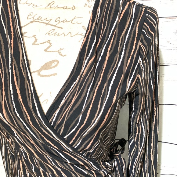BCBGMaxazria Jacquard Wrap Dress Long Sleeve Size Medium - Picture 3 of 6